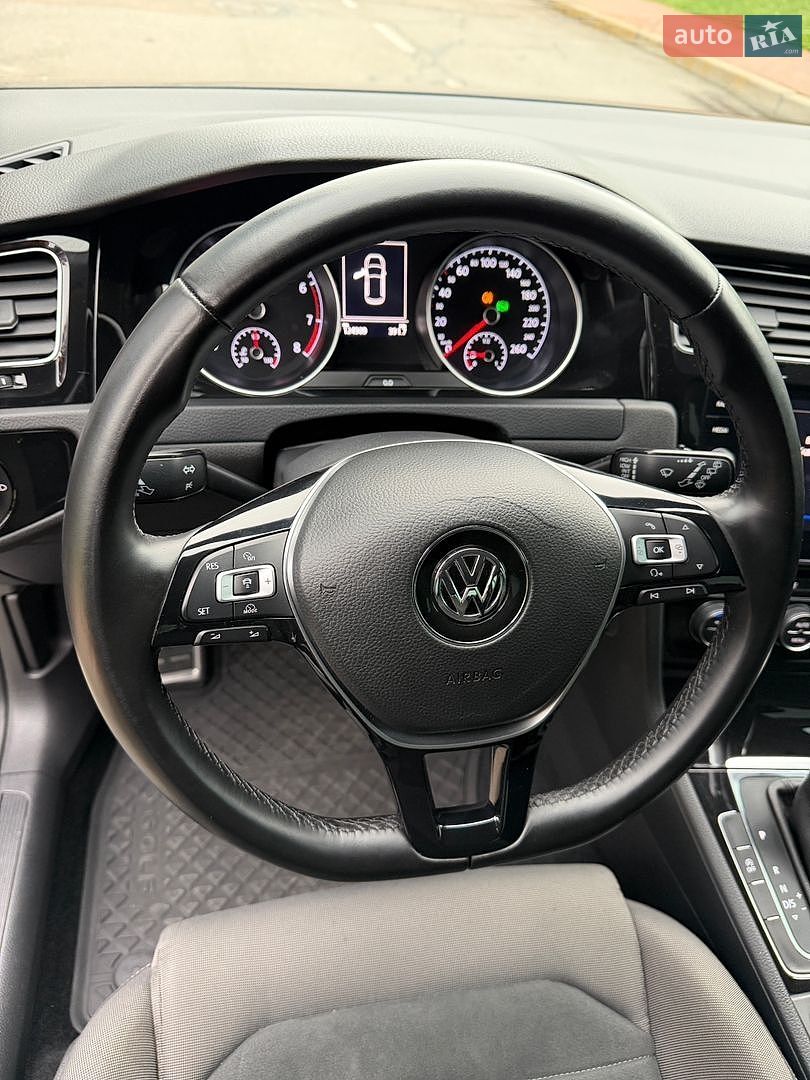 Volkswagen Golf 2017 VIN WVWZZZAUZJP000482 фото оголошення 40 з 59