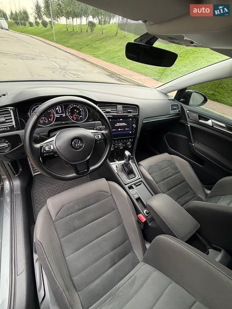 Volkswagen Golf 2017 VIN WVWZZZAUZJP000482 фото оголошення 43 з 59