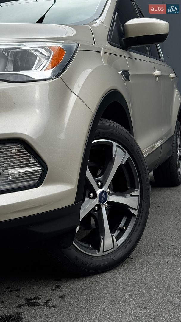 Ford Escape 2018 VIN 1FMCU0HD4JUD14880 фото оголошення 2 з 47