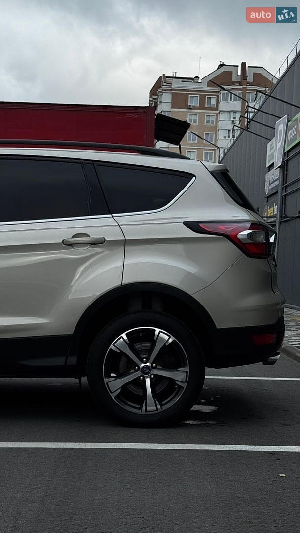 Ford Escape 2018 VIN 1FMCU0HD4JUD14880 фото оголошення 9 з 47