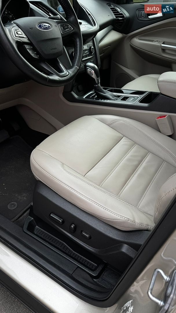 Ford Escape 2018 VIN 1FMCU0HD4JUD14880 фото оголошення 13 з 47