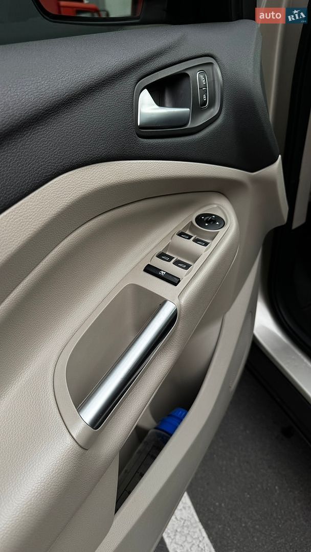 Ford Escape 2018 VIN 1FMCU0HD4JUD14880 фото оголошення 15 з 47