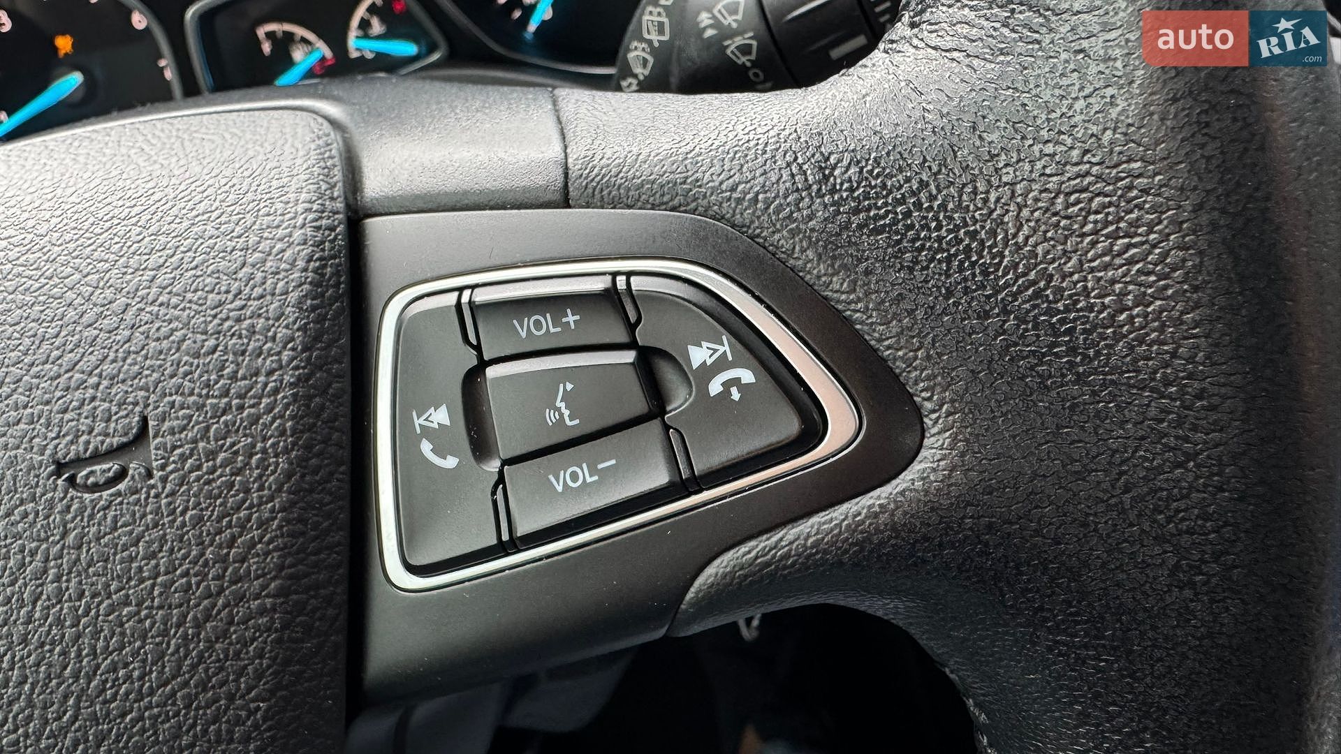 Ford Escape 2018 VIN 1FMCU0HD4JUD14880 фото оголошення 34 з 47