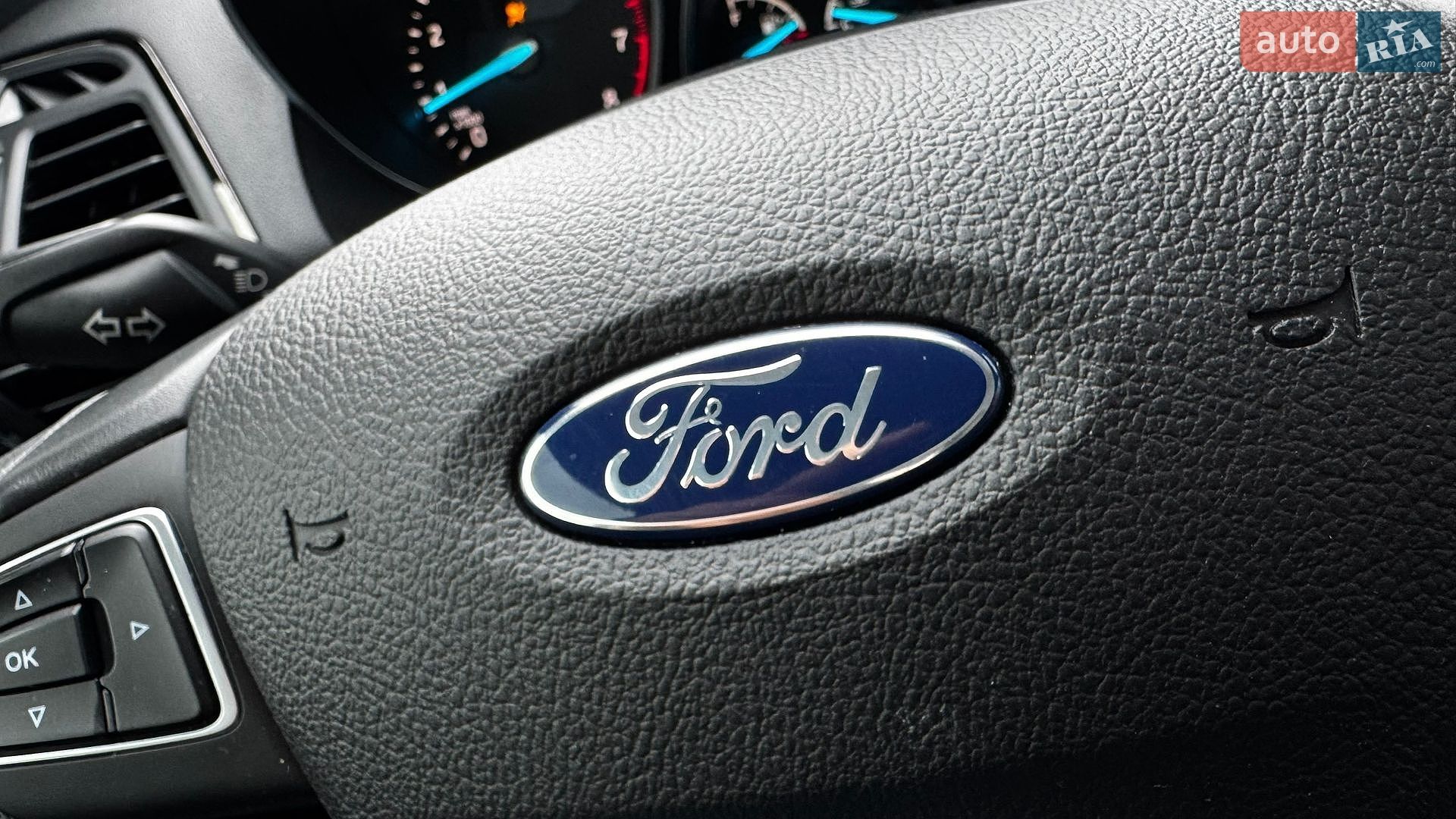 Ford Escape 2018 VIN 1FMCU0HD4JUD14880 фото оголошення 35 з 47