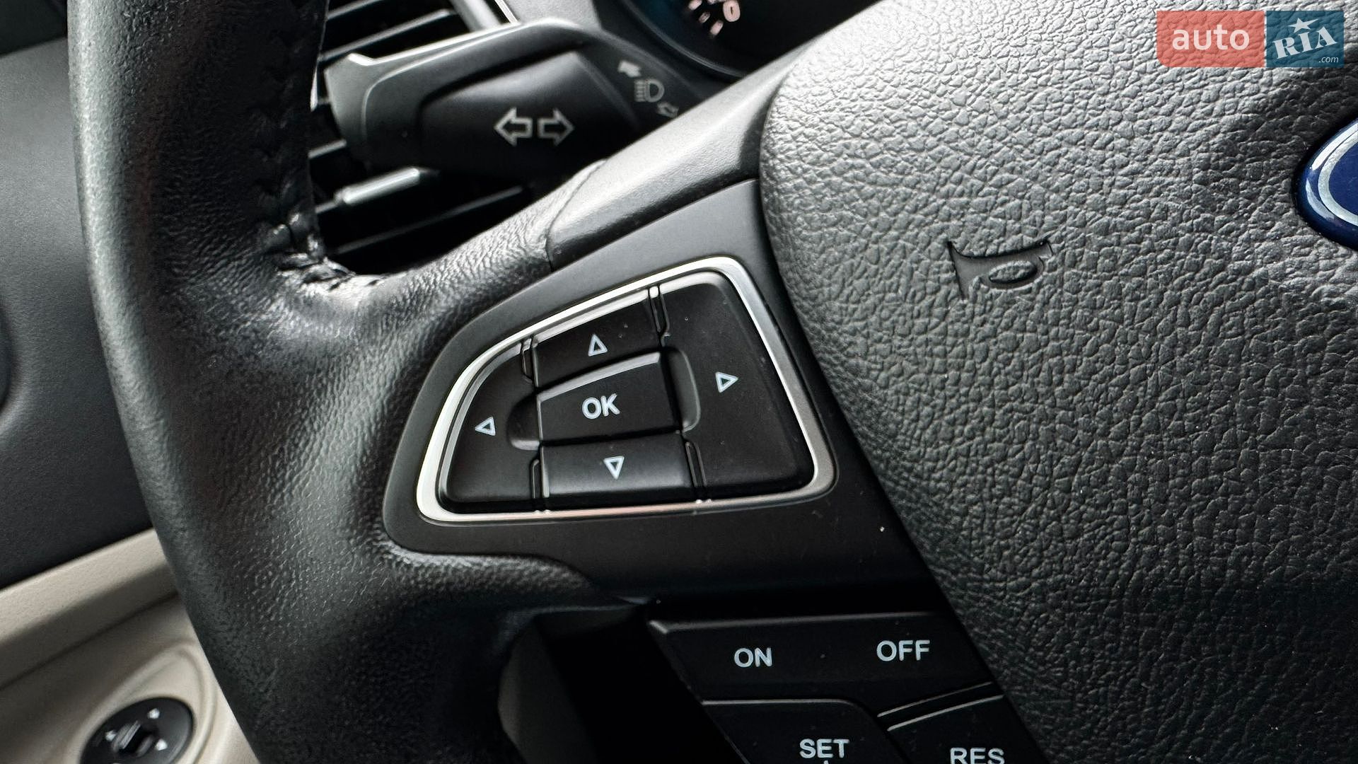Ford Escape 2018 VIN 1FMCU0HD4JUD14880 фото оголошення 36 з 47