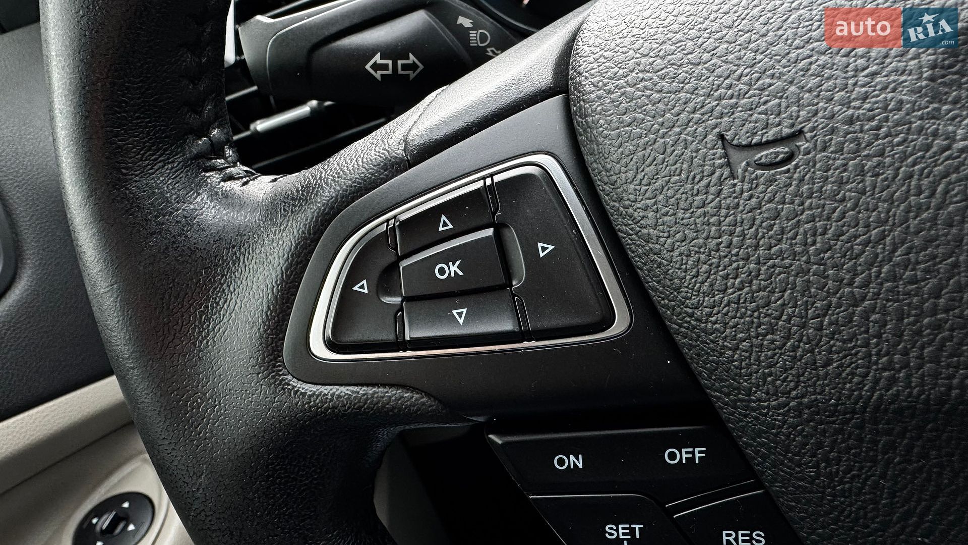 Ford Escape 2018 VIN 1FMCU0HD4JUD14880 фото оголошення 37 з 47