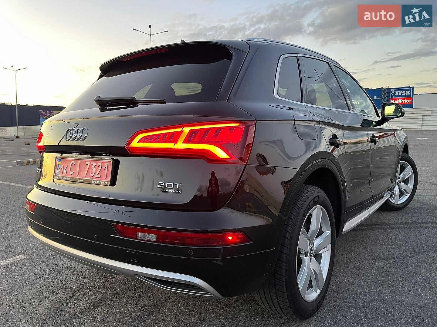 Audi Q5 2018 VIN WA1BNAFY9J2207693 фото оголошення 4 з 48
