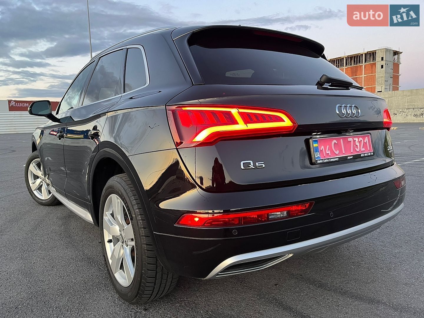 Audi Q5 2018 VIN WA1BNAFY9J2207693 фото оголошення 3 з 48