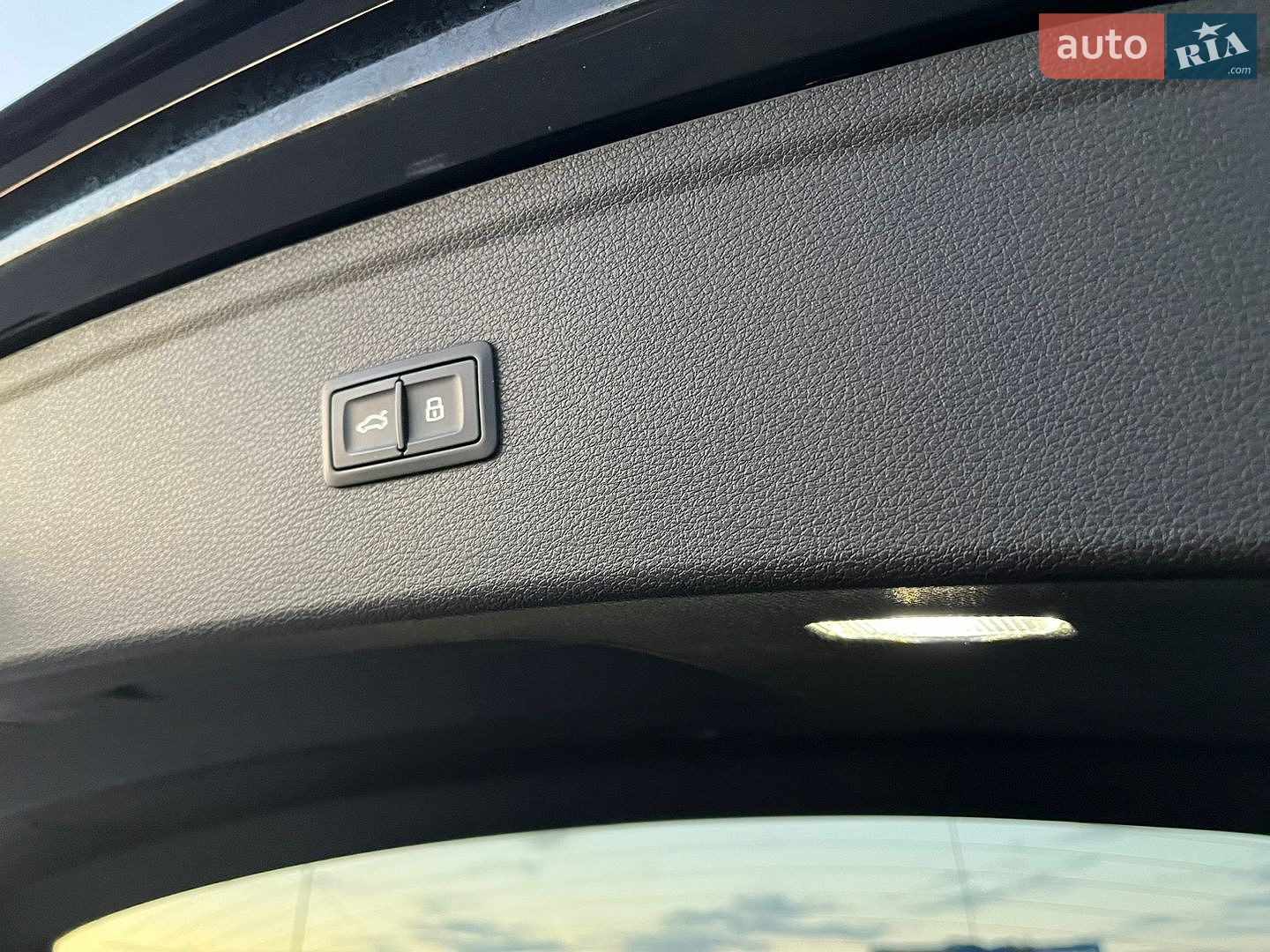 Audi Q5 2018 VIN WA1BNAFY9J2207693 фото оголошення 11 з 48