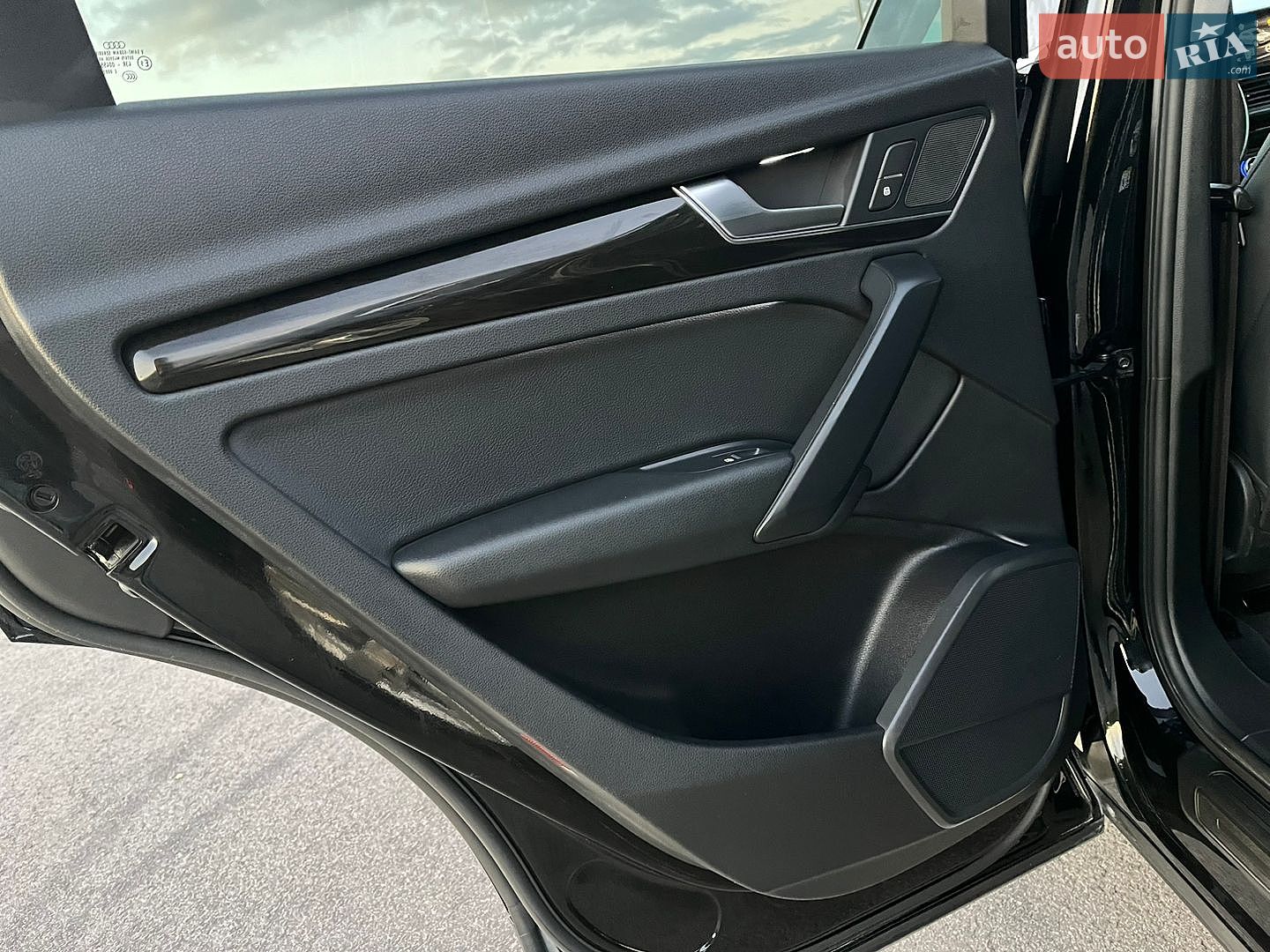 Audi Q5 2018 VIN WA1BNAFY9J2207693 фото оголошення 7 з 48