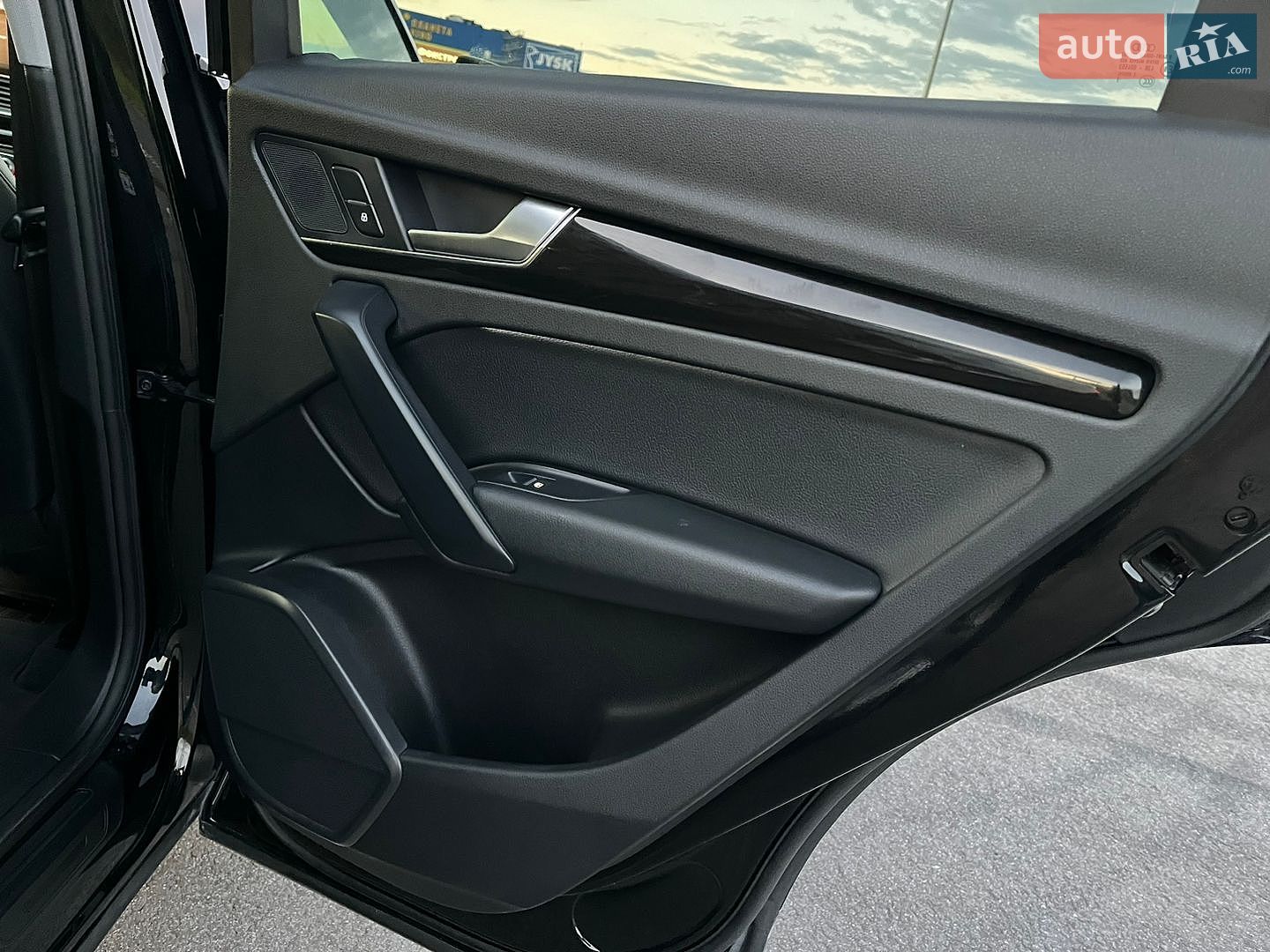 Audi Q5 2018 VIN WA1BNAFY9J2207693 фото оголошення 13 з 48