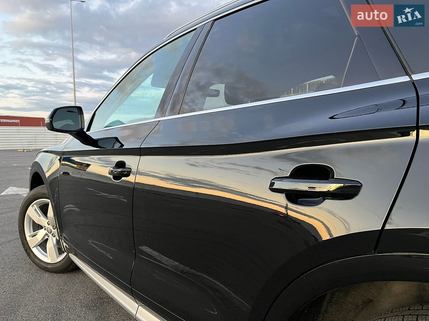 Audi Q5 2018 VIN WA1BNAFY9J2207693 фото оголошення 21 з 48