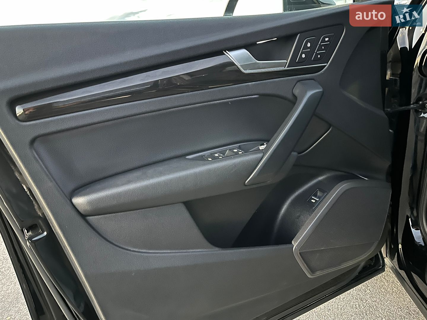 Audi Q5 2018 VIN WA1BNAFY9J2207693 фото оголошення 25 з 48
