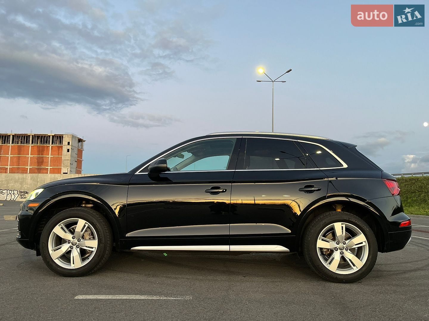 Audi Q5 2018 VIN WA1BNAFY9J2207693 фото оголошення 27 з 48