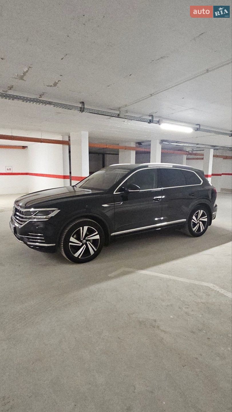 Volkswagen Touareg 2021 VIN WVGZZZCRZMD035650 фото оголошення 2 з 17