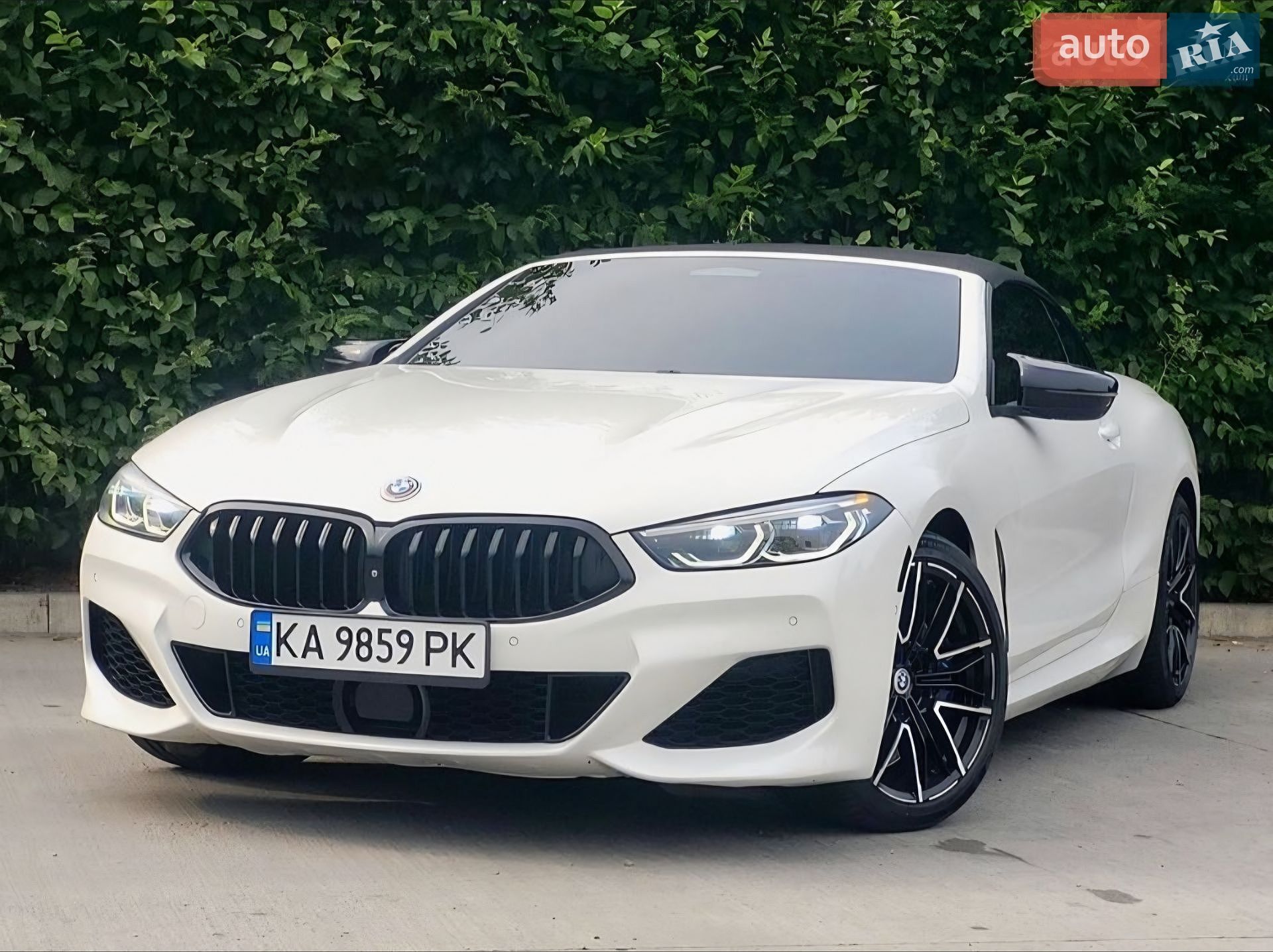BMW 8 Series 2019 VIN WBAFY4C57KBX29392 фото оголошення 2 з 13
