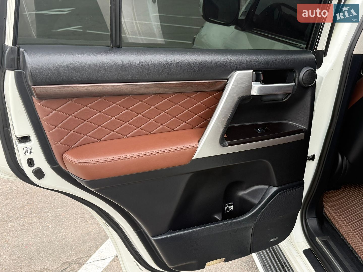 Toyota Land Cruiser 2017 VIN JTMCV02J504222434 фото оголошення 68 з 96