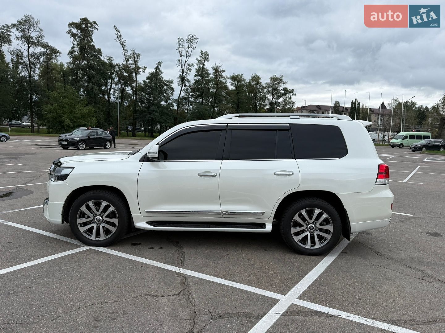 Toyota Land Cruiser 2017 VIN JTMCV02J504222434 фото оголошення 27 з 96