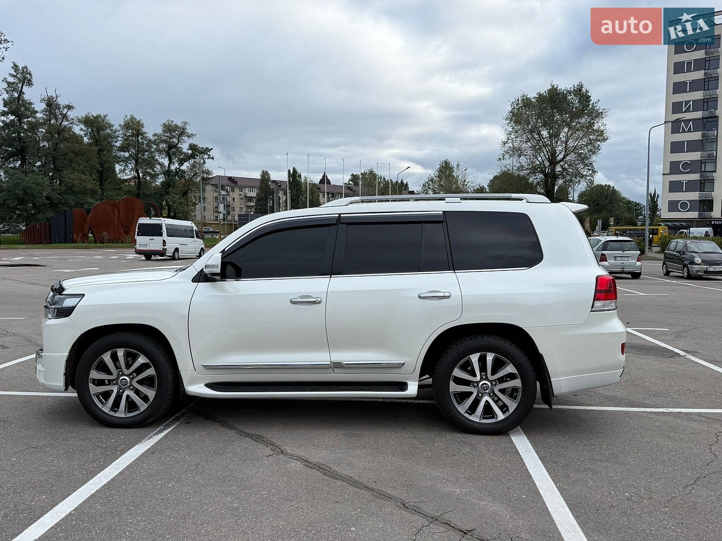 Toyota Land Cruiser 2017 VIN JTMCV02J504222434 фото оголошення 29 з 96