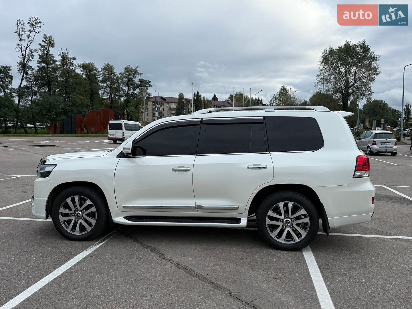 Toyota Land Cruiser 2017 VIN JTMCV02J504222434 фото оголошення 31 з 96
