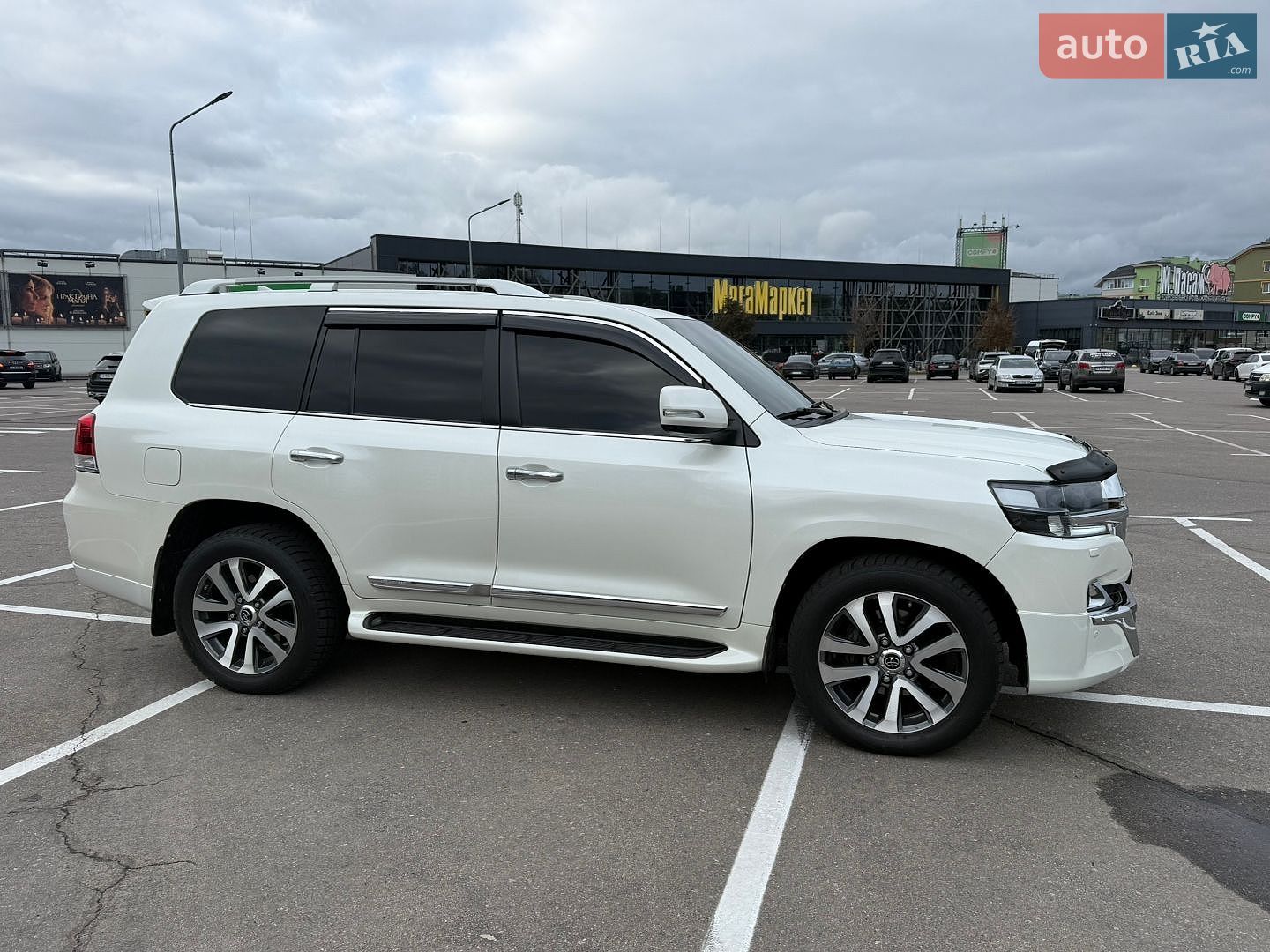 Toyota Land Cruiser 2017 VIN JTMCV02J504222434 фото оголошення 33 з 96