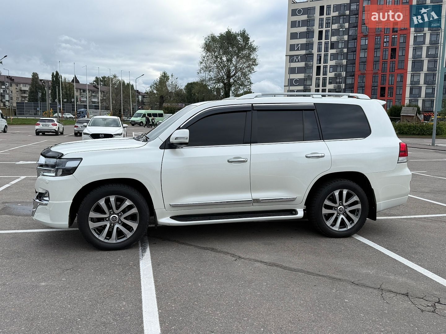 Toyota Land Cruiser 2017 VIN JTMCV02J504222434 фото оголошення 30 з 96