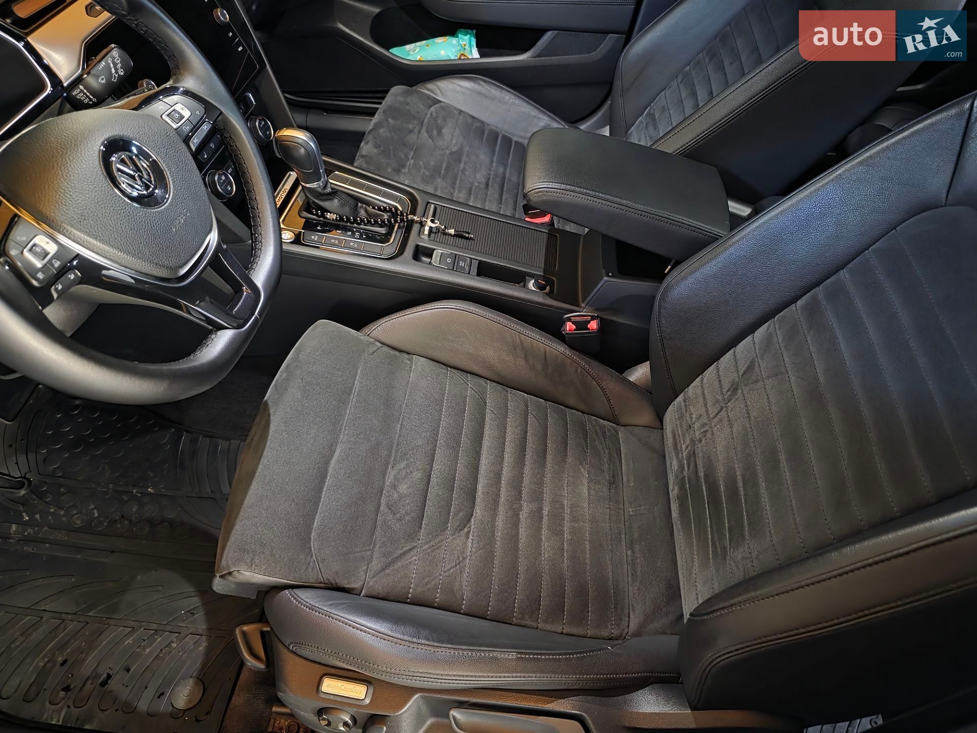 Volkswagen Passat 2018 VIN WVWZZZ3CZJE046131 фото оголошення 2 з 24