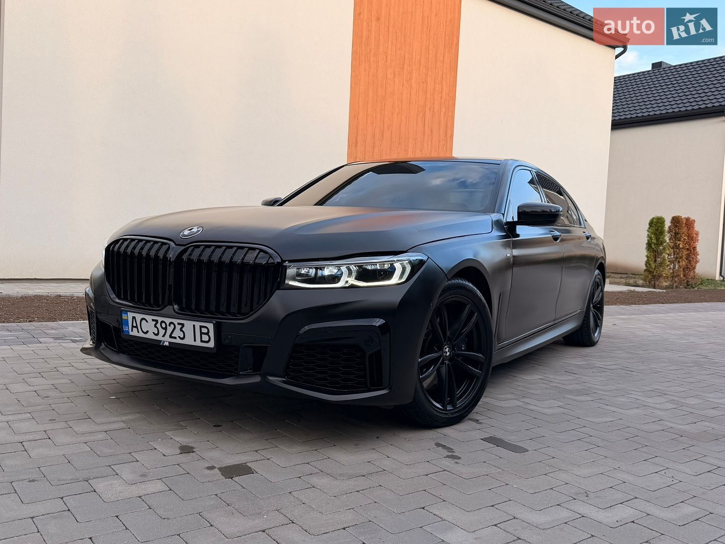 BMW 7 Series 2017 VIN WBA7F2C56JB238194 фото оголошення 2 з 42
