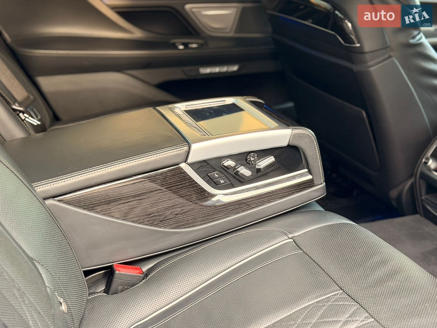 BMW 7 Series 2017 VIN WBA7F2C56JB238194 фото оголошення 24 з 42
