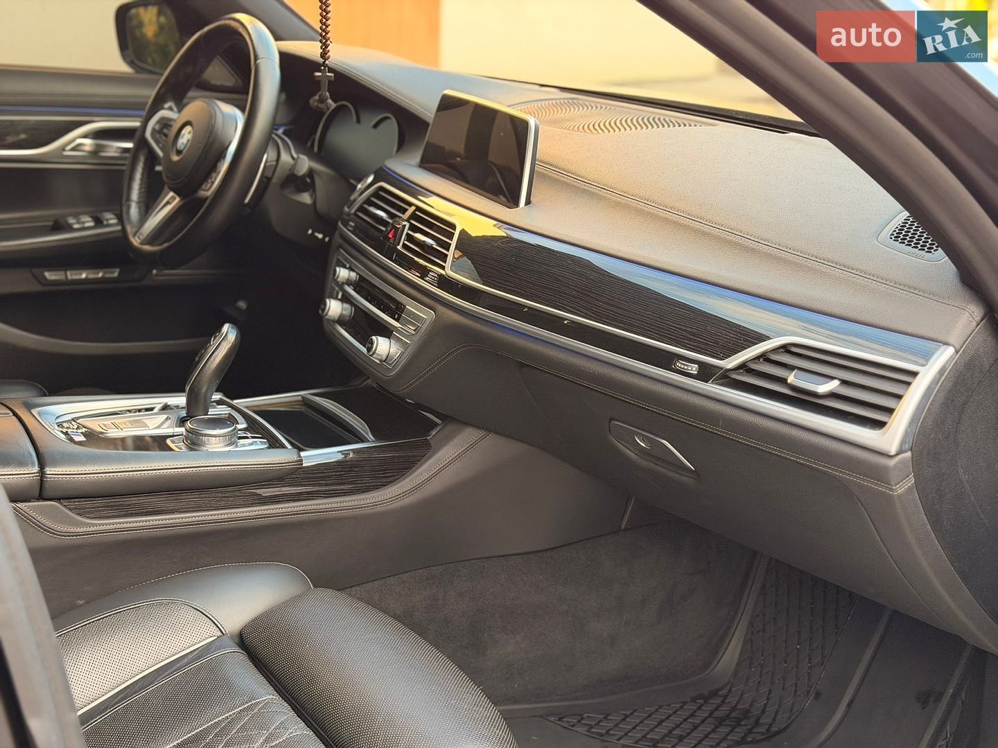 BMW 7 Series 2017 VIN WBA7F2C56JB238194 фото оголошення 32 з 42