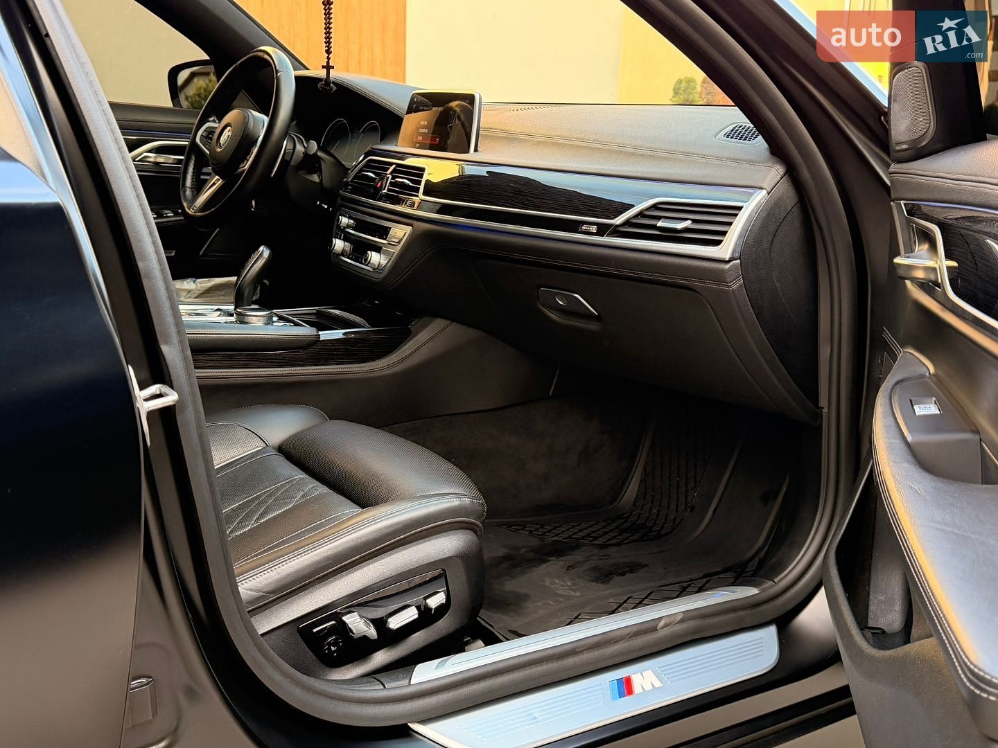 BMW 7 Series 2017 VIN WBA7F2C56JB238194 фото оголошення 28 з 42