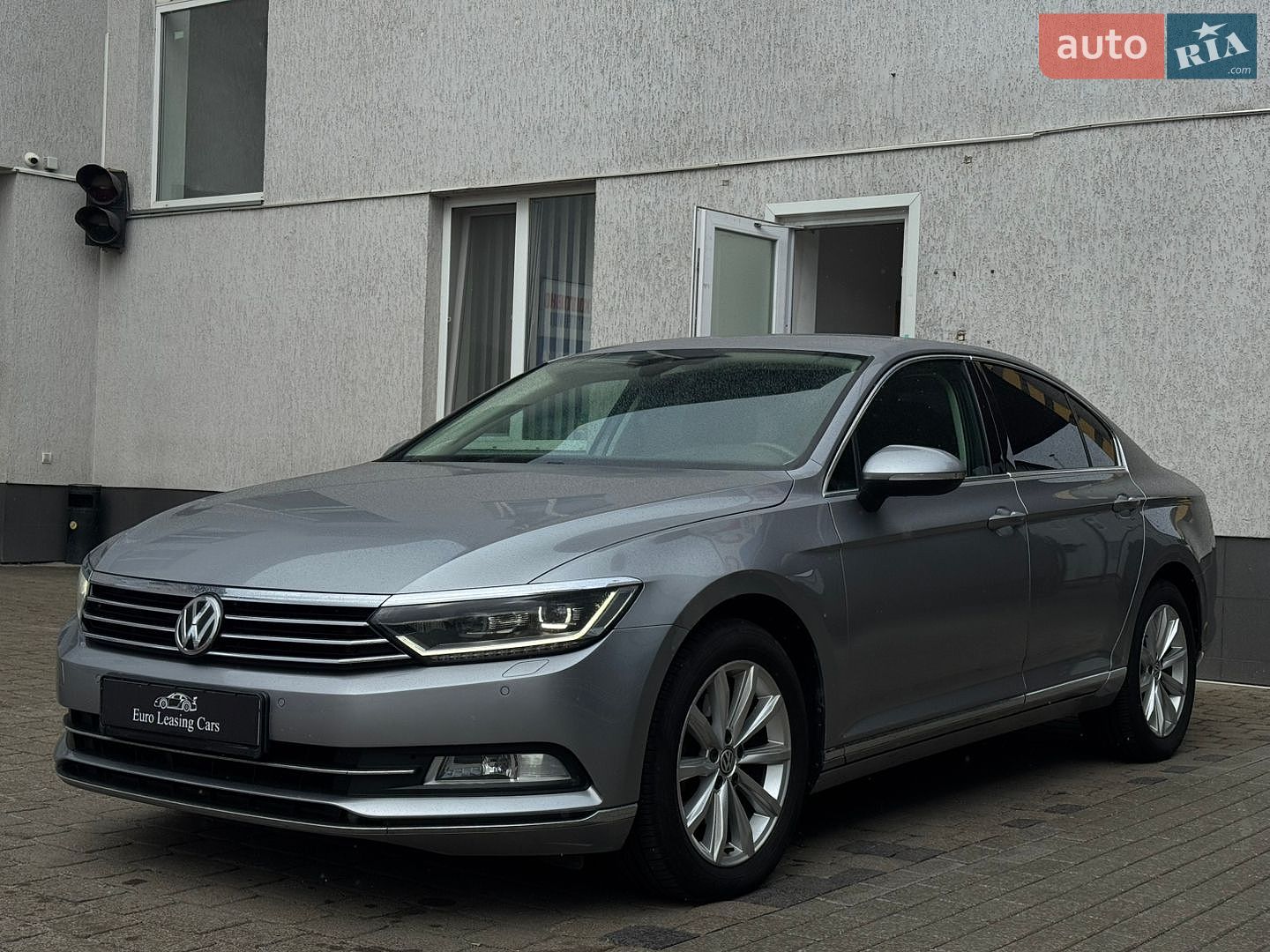 Volkswagen Passat 2018 VIN WVWZZZ3CZJE211698 фото оголошення 2 з 52
