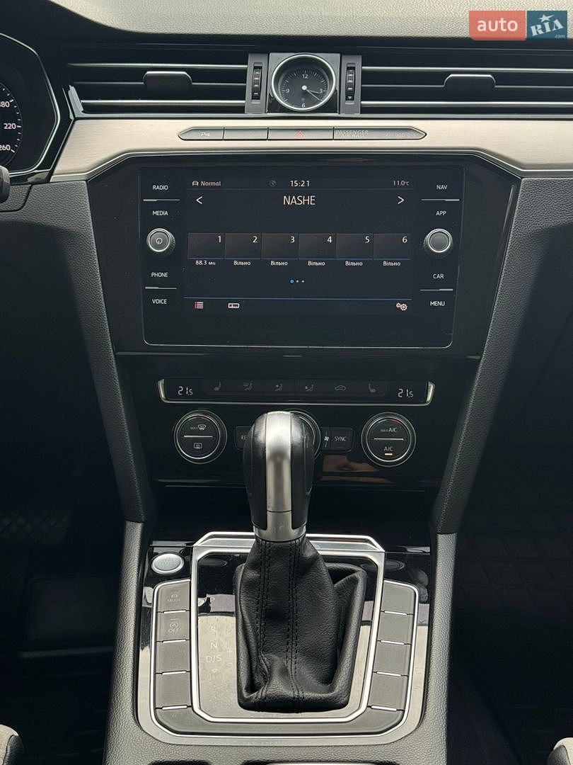 Volkswagen Passat 2018 VIN WVWZZZ3CZJE211698 фото оголошення 36 з 52