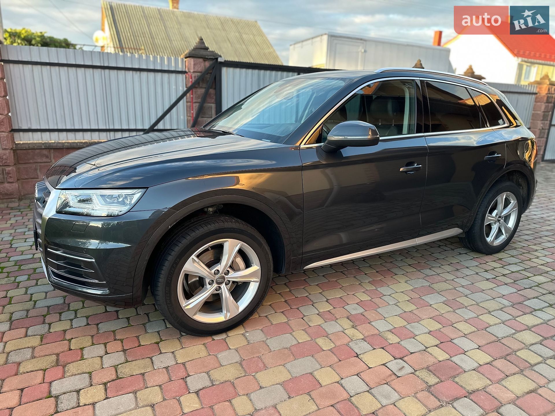 Audi Q5 2017 VIN WAUZZZFY4H2003446 фото оголошення 2 з 29