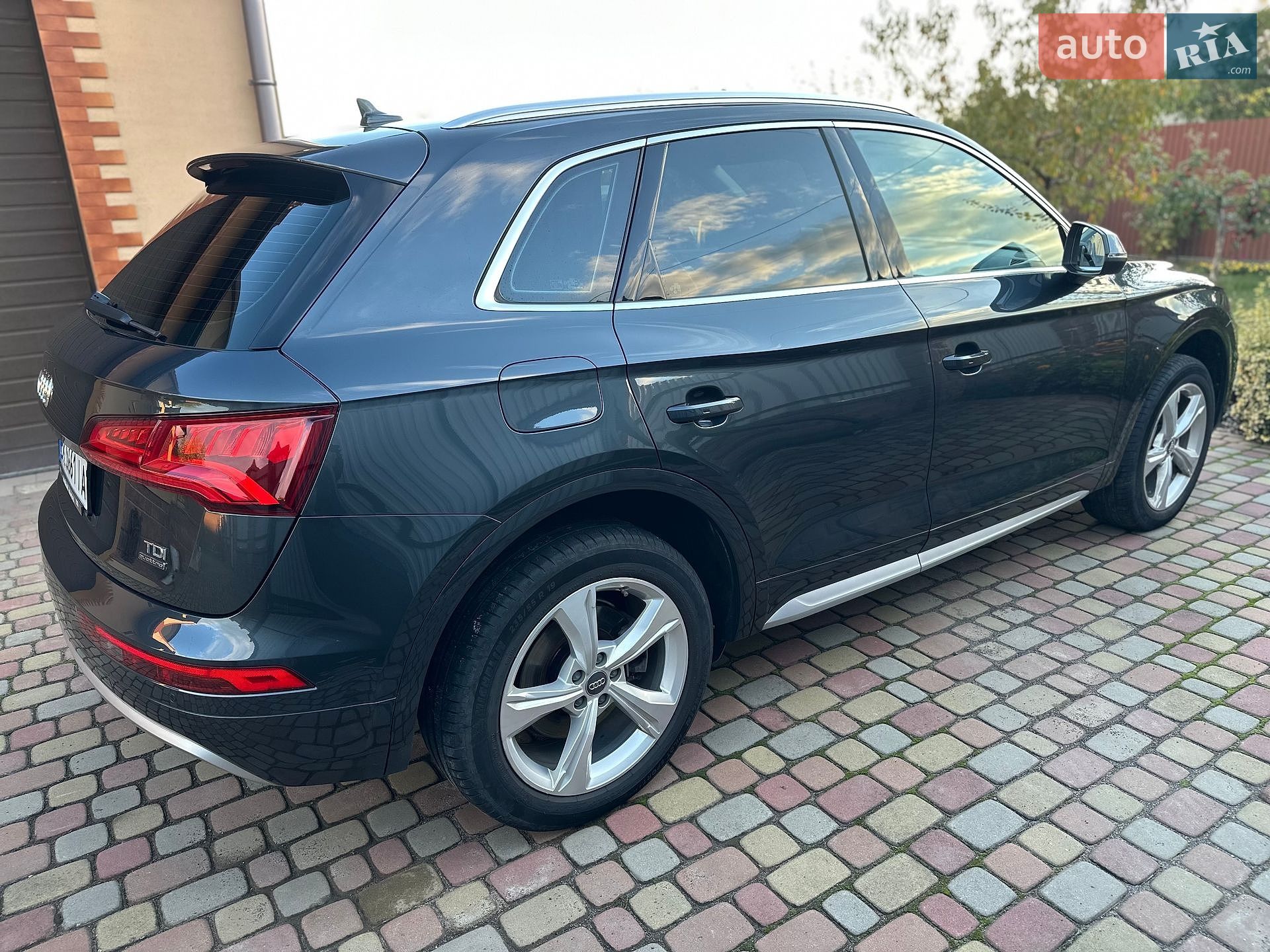 Audi Q5 2017 VIN WAUZZZFY4H2003446 фото оголошення 10 з 29