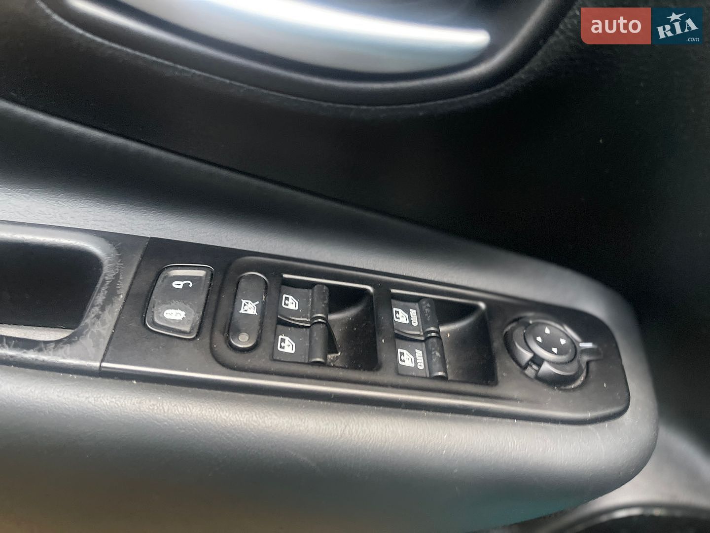 Jeep Renegade 2019 VIN ZACNJABBXLPL22969 фото оголошення 25 з 30