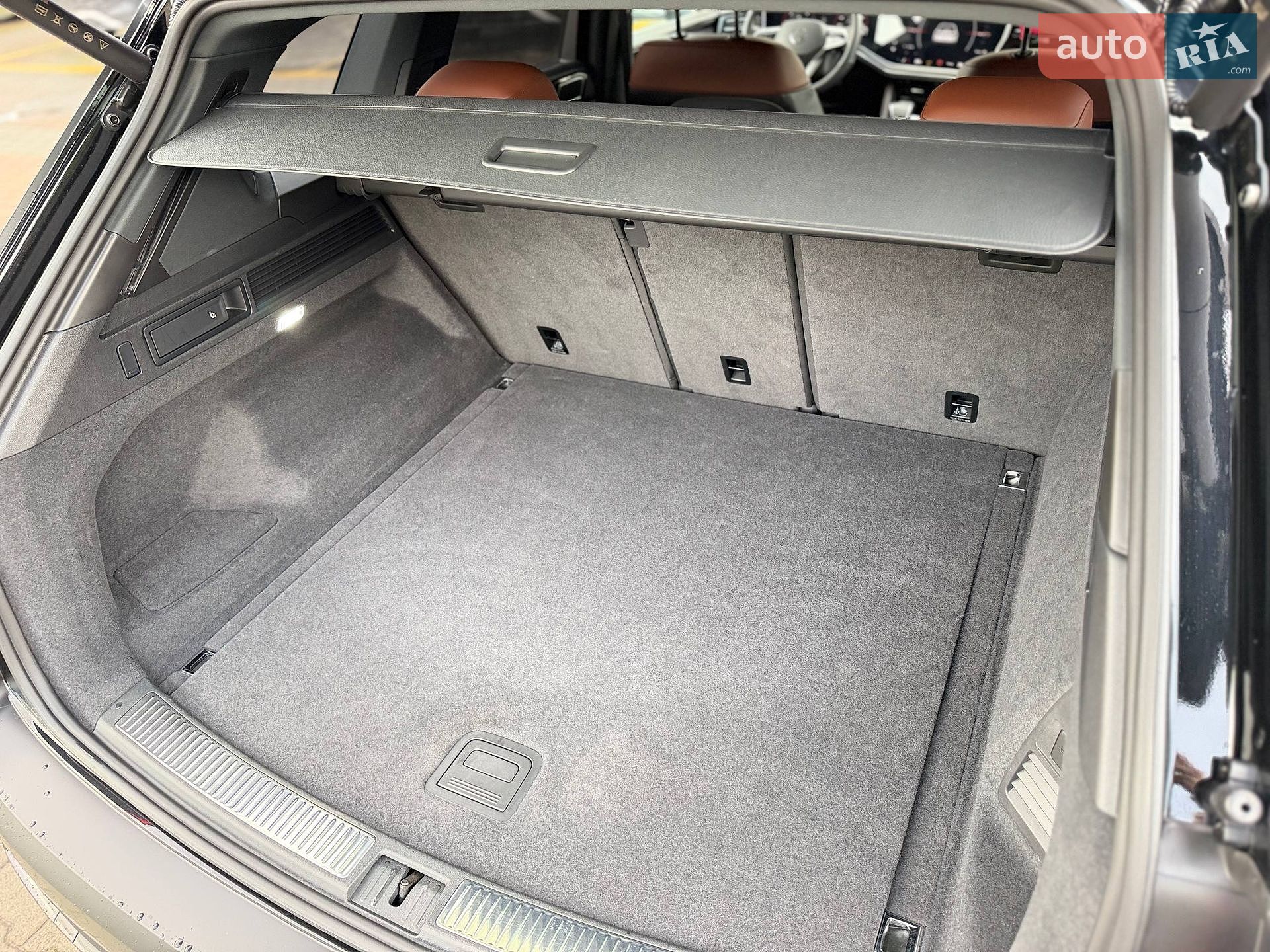Volkswagen Touareg 2023 VIN WVGZZZCR5RD009905 фото оголошення 52 з 53