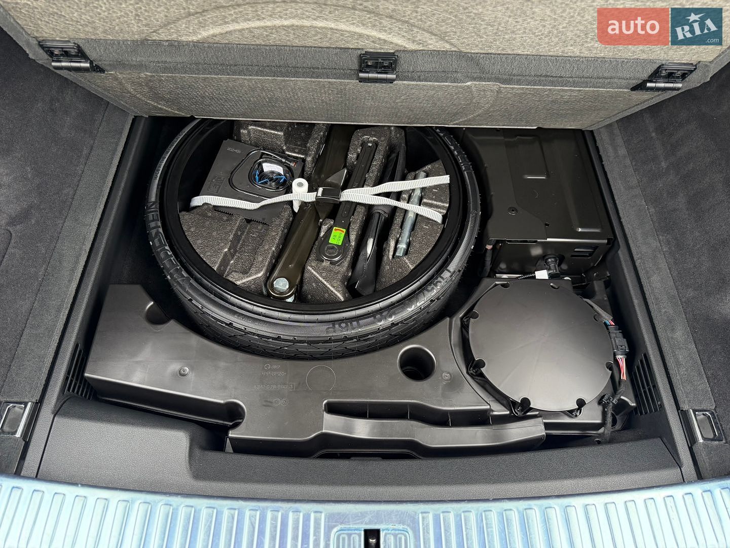 Audi Q8 2024 VIN WA1EVBF15RD006315 фото оголошення 38 з 59