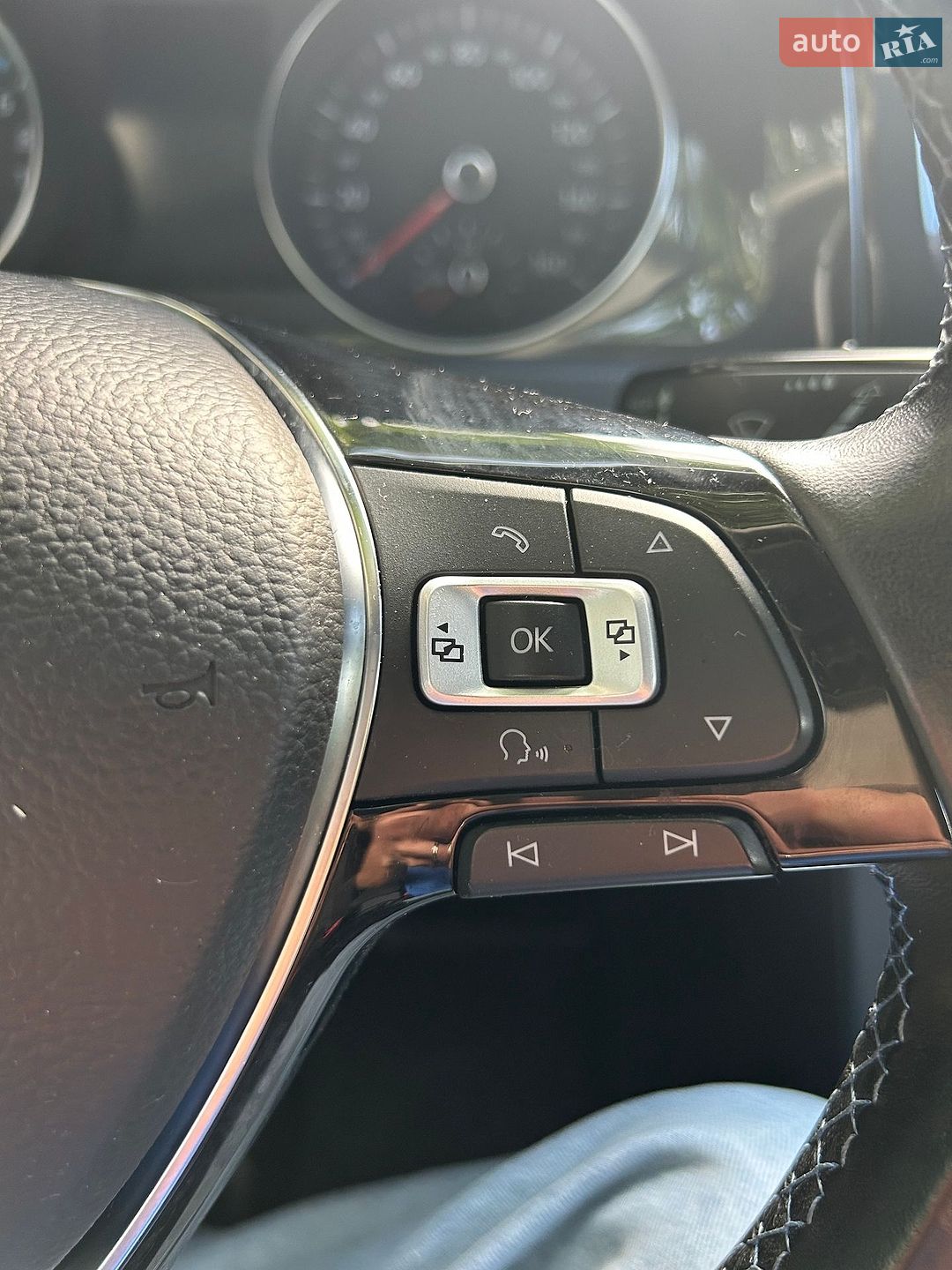 Volkswagen e-Golf 2018 VIN WVWZZZAUZJW902632 фото оголошення 32 з 47