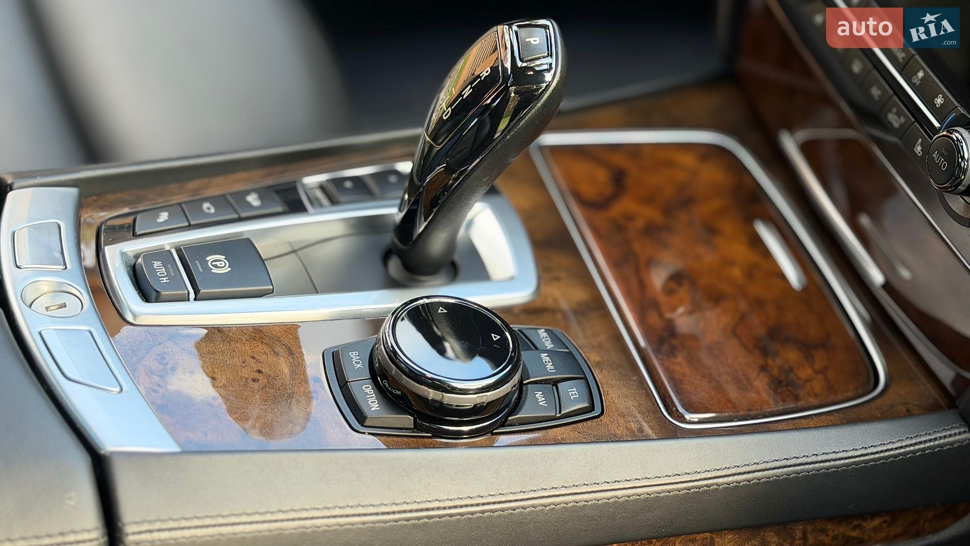 BMW 7 Series 2014 VIN WBAYF610X0GK19121 фото оголошення 2 з 44
