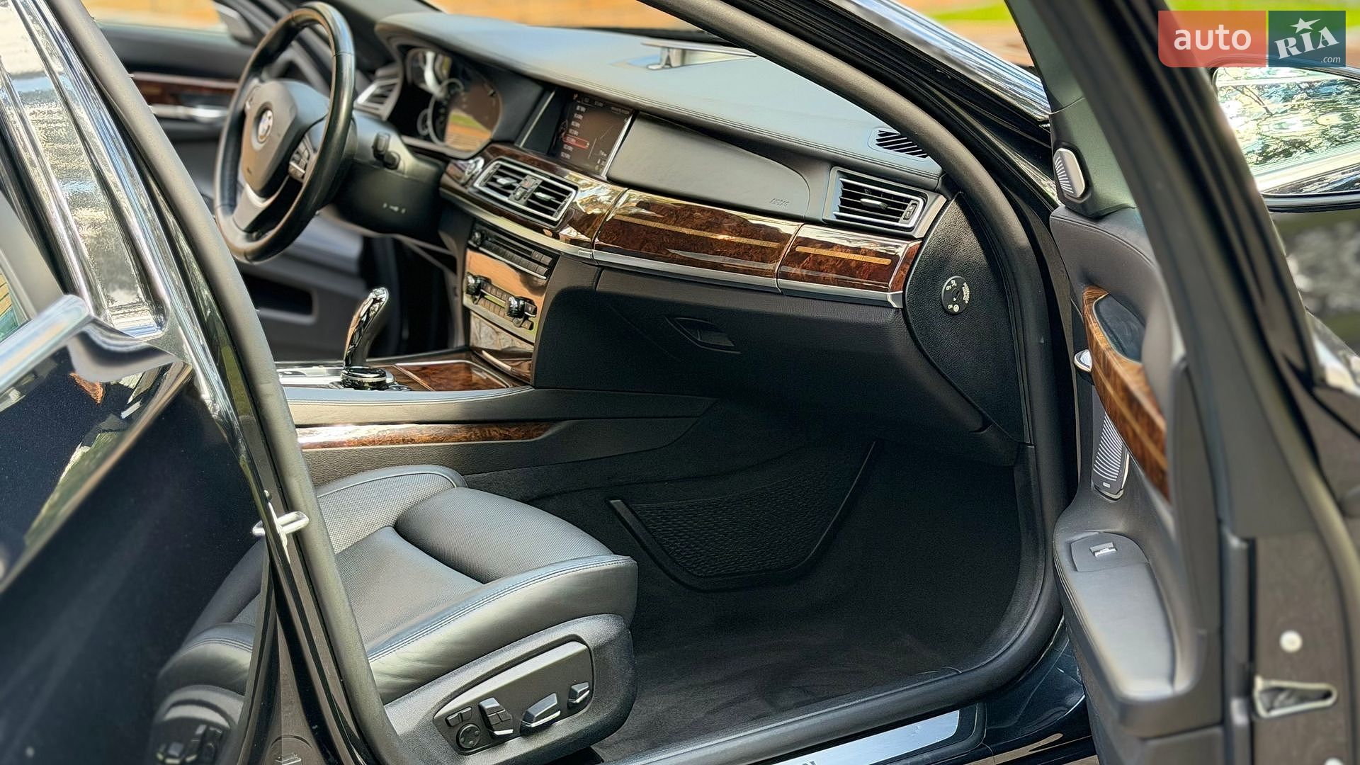 BMW 7 Series 2014 VIN WBAYF610X0GK19121 фото оголошення 21 з 44