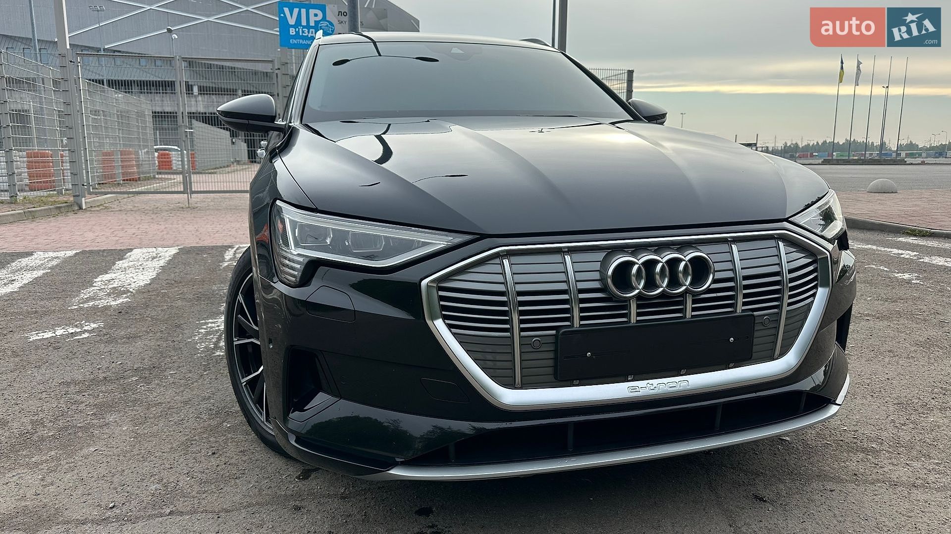 Audi e-tron 2019 VIN WAUZZZGE2LB015236 фото оголошення 5 з 40
