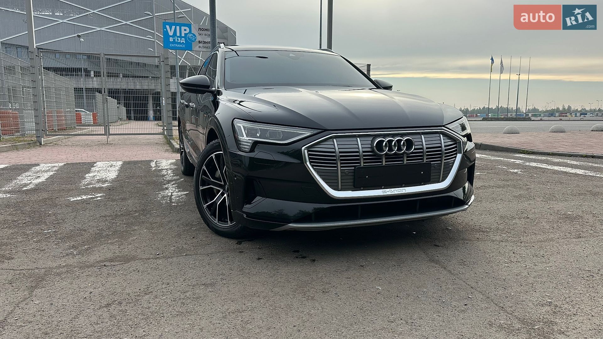 Audi e-tron 2019 VIN WAUZZZGE2LB015236 фото оголошення 6 з 40