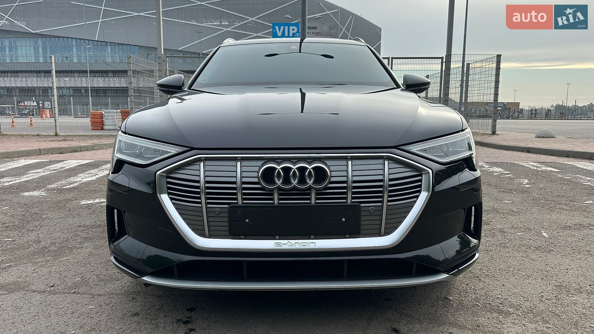 Audi e-tron 2019 VIN WAUZZZGE2LB015236 фото оголошення 7 з 40
