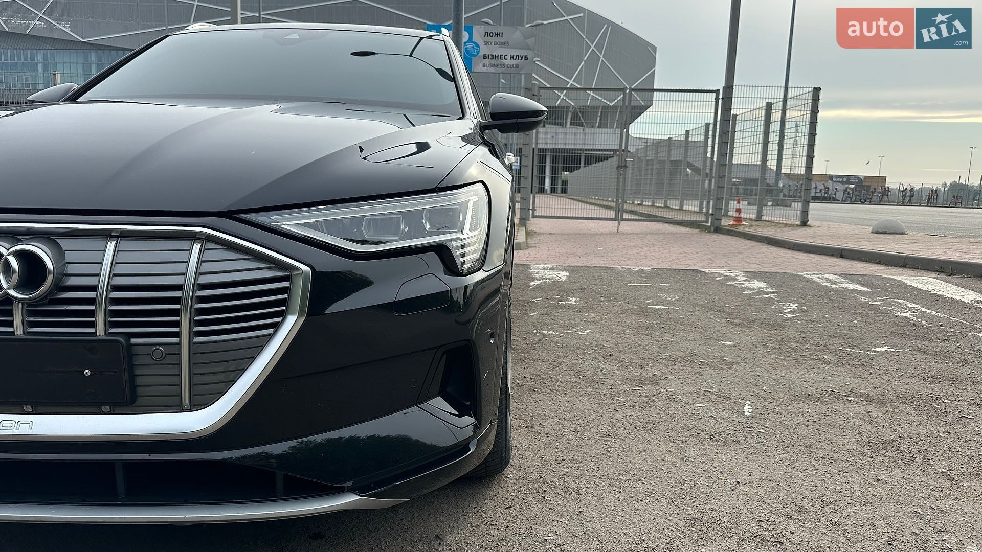 Audi e-tron 2019 VIN WAUZZZGE2LB015236 фото оголошення 11 з 40