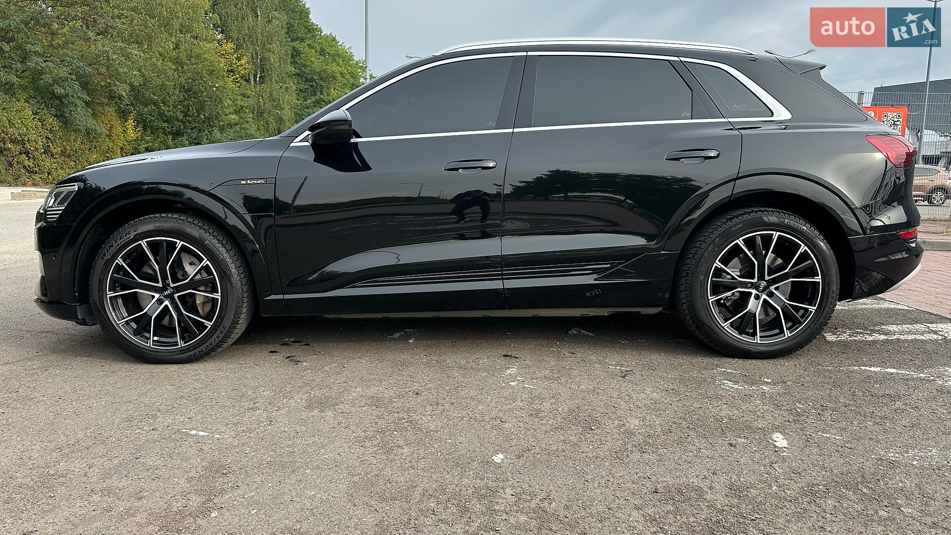 Audi e-tron 2019 VIN WAUZZZGE2LB015236 фото оголошення 14 з 40