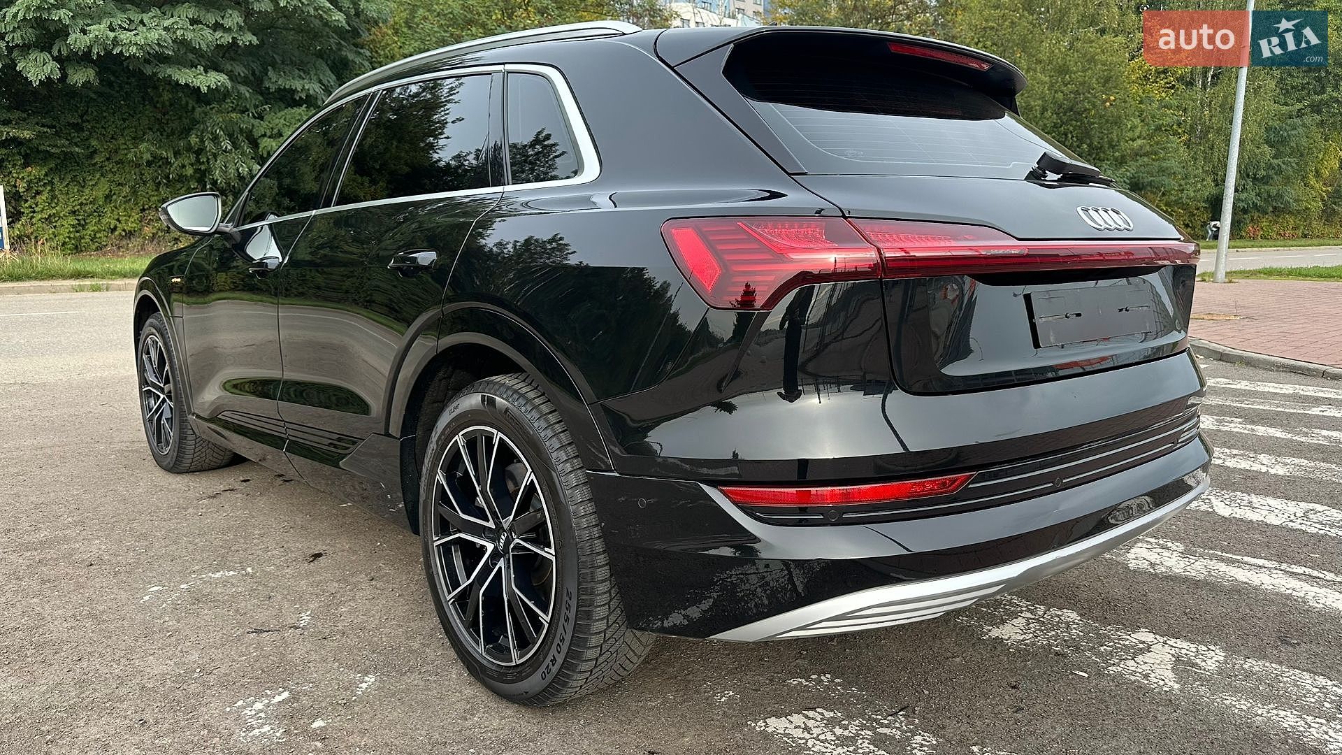 Audi e-tron 2019 VIN WAUZZZGE2LB015236 фото оголошення 15 з 40