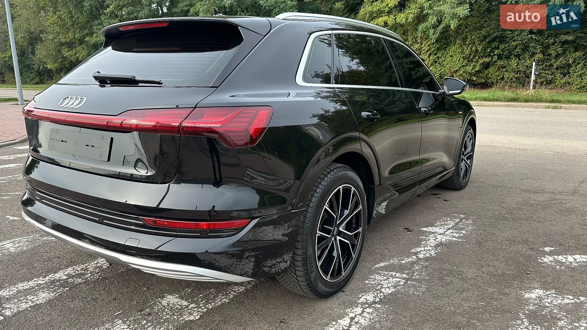 Audi e-tron 2019 VIN WAUZZZGE2LB015236 фото оголошення 17 з 40