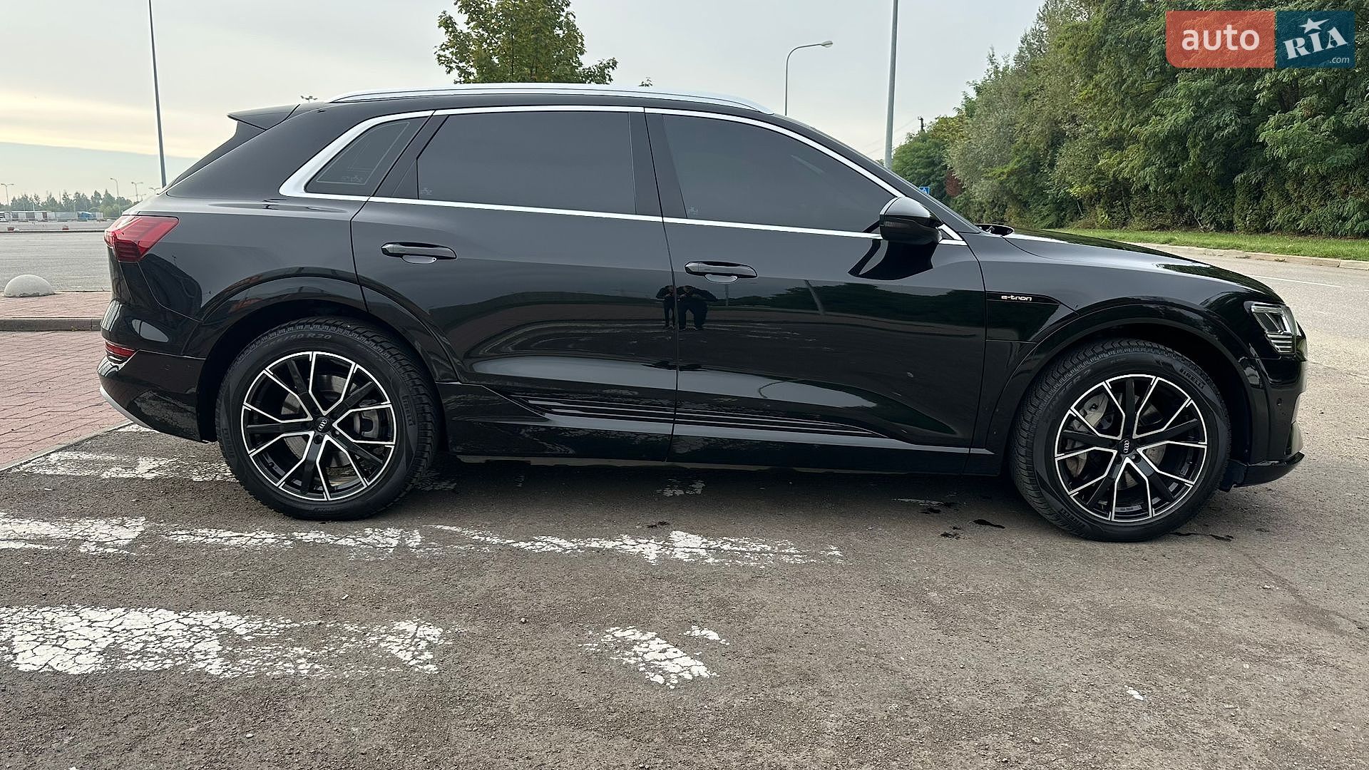 Audi e-tron 2019 VIN WAUZZZGE2LB015236 фото оголошення 18 з 40