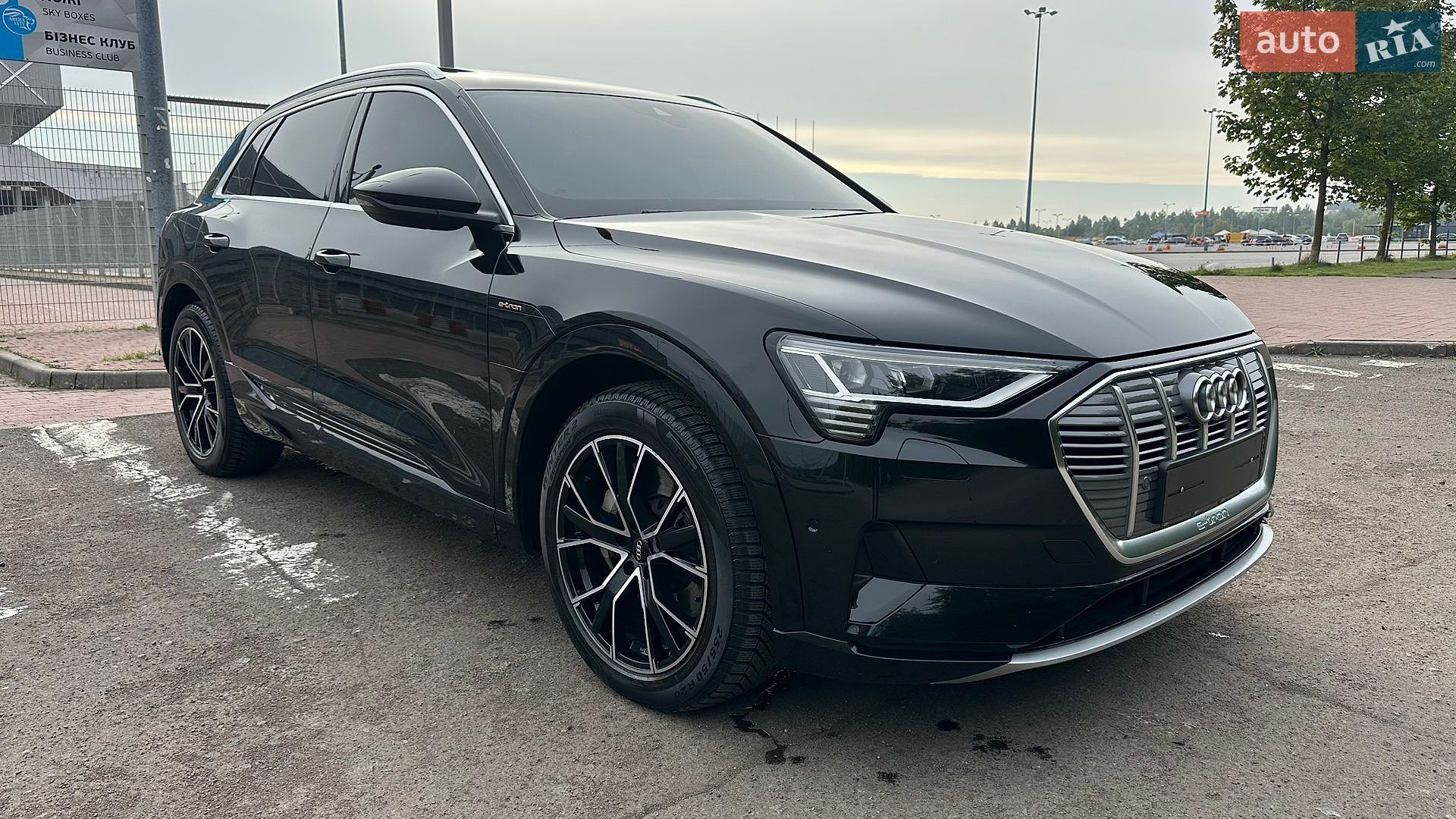 Audi e-tron 2019 VIN WAUZZZGE2LB015236 фото оголошення 19 з 40